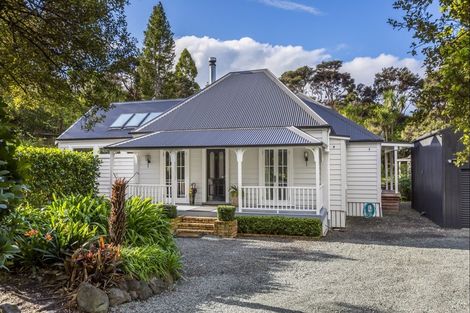 Photo of property in 2 Chenery Road, Red Beach, 0932