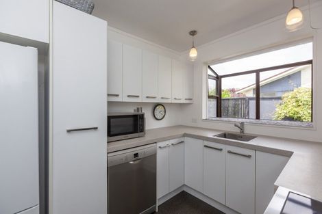 Photo of property in 15a Rosebank Grove, Waikanae, 5036