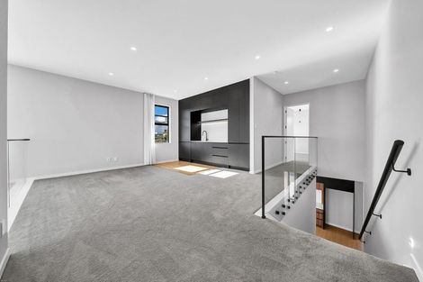 Photo of property in 28 Roxborough Place, East Tamaki Heights, Auckland, 2016