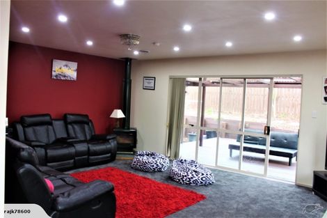 Photo of property in 1/49 Sungrove Rise, Sunnyvale, Auckland, 0612