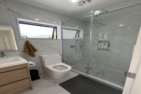 Photo of property in 5/147c Carlisle Road, Northcross, Auckland, 0632