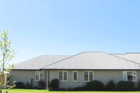 Photo of property in 48 Coolspring Way, Redwood, Christchurch, 8051