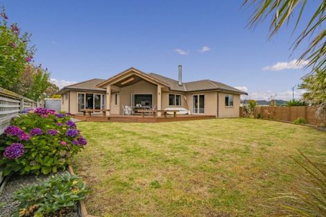 Photo of property in 9 Waitotara Way, Whitianga, 3510