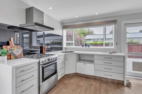 Photo of property in 328 Memorial Avenue, Burnside, Christchurch, 8053