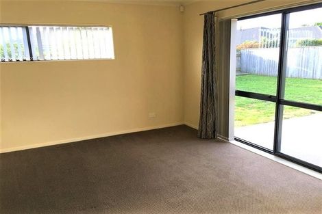 Photo of property in 4 Gandalf Crescent, Paraparaumu, 5032