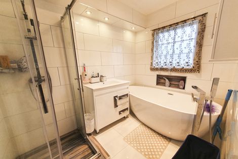 Photo of property in 15 Cargill Street, Papakura, 2110