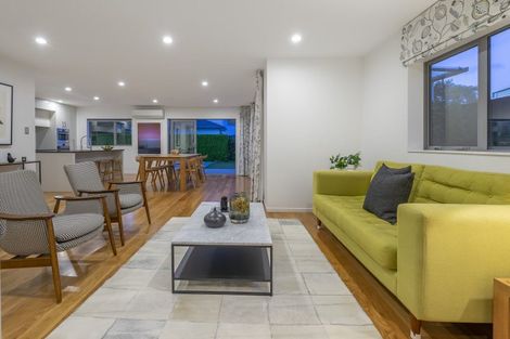 Photo of property in 15a St Michaels Avenue, Point Chevalier, Auckland, 1022