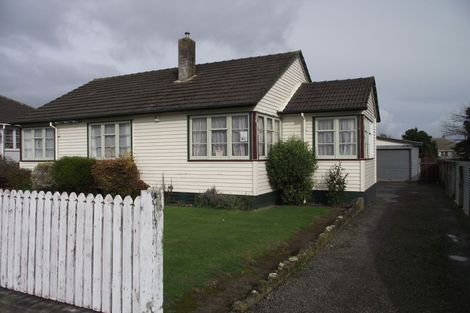 Photo of property in 42 Clyde Crescent, Roslyn, Palmerston North, 4414
