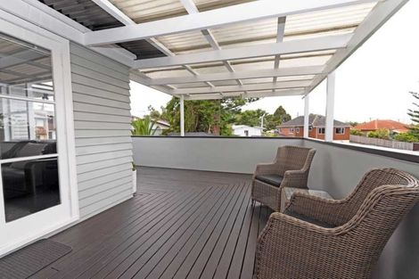 Photo of property in 5b Tirimoana Road, Te Atatu South, Auckland, 0602