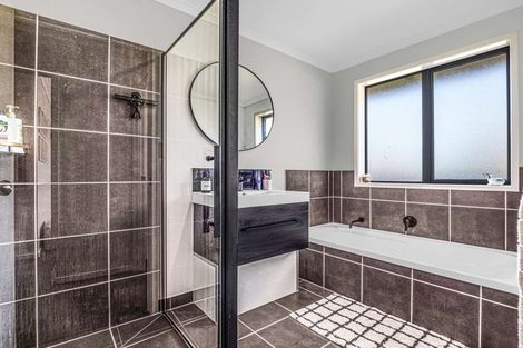 Photo of property in 12 Bella Villa Drive, Waiuku, 2123