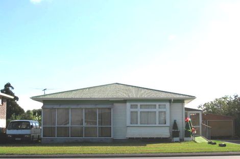 Photo of property in 4172 Great North Road, Glendene, Auckland, 0602