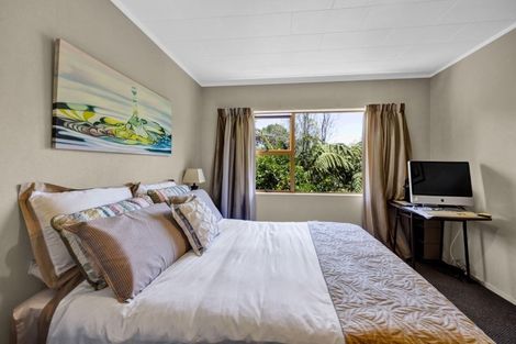 Photo of property in 14 Spencer Place, Merrilands, New Plymouth, 4312