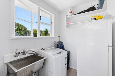 Photo of property in 9 Karaka Street, Merrilands, New Plymouth, 4312