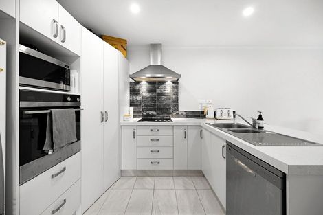 Photo of property in 22 Ladeira Place, Fitzroy, Hamilton, 3206