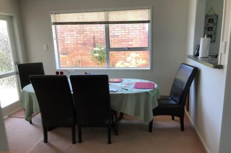 Photo of property in 2/102 Sandwich Road, St Andrews, Hamilton, 3200