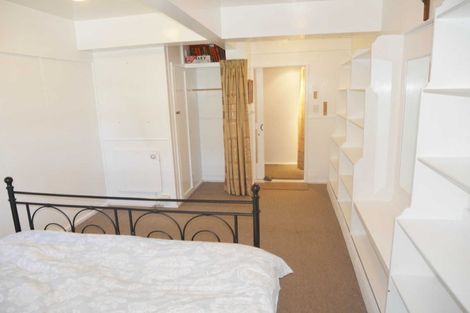 Photo of property in 1 Hawkhurst Road, Lyttelton, 8082