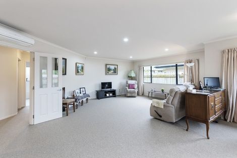 Photo of property in 166a Winchester Street, Levin, 5510