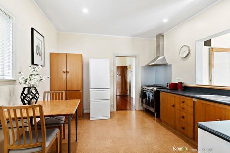 Photo of property in 101 Endeavour Street, Lyall Bay, Wellington, 6022