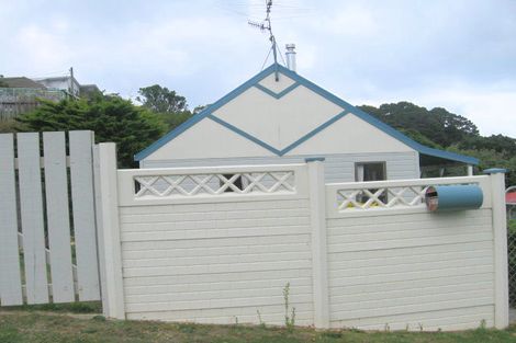 Photo of property in 3 Twomey Grove, Houghton Bay, Wellington, 6023