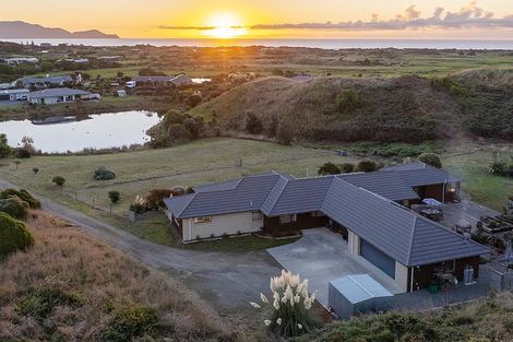 Photo of property in 97 Raukawa Road, Peka Peka, Waikanae, 5391