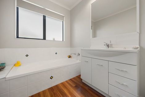 Photo of property in 20 Tironui Terrace, Western Heights, Hamilton, 3200
