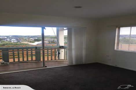 Photo of property in 2/22 Spencer Road, Pinehill, Auckland, 0632