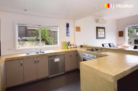 Photo of property in 27 Earls Road, Saint Clair, Dunedin, 9012