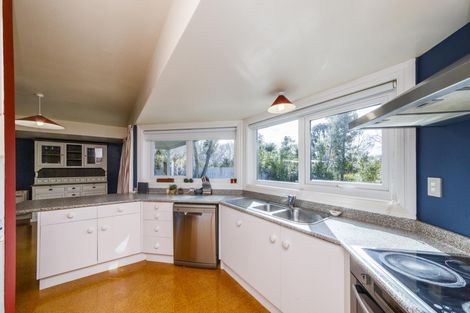 Photo of property in 27 Springdale Grove, Fitzherbert, Palmerston North, 4410