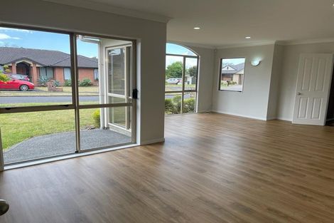 Photo of property in 19 Walter Haddrell Crescent, Flat Bush, Auckland, 2016