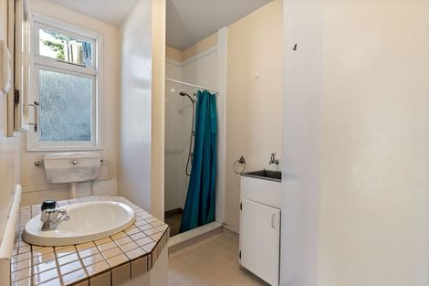 Photo of property in 9 Hungerford Road, Lyall Bay, Wellington, 6022