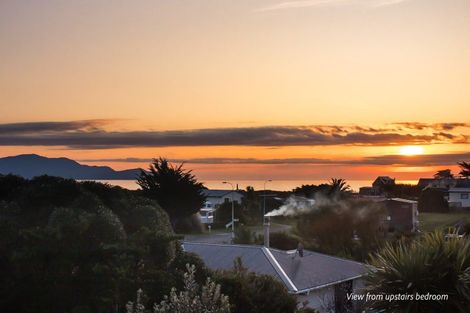 Photo of property in 18 Kitchener Street, Te Horo Beach, Otaki, 5581