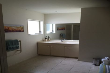Photo of property in 19 Suncrest Drive, West Harbour, Auckland, 0618
