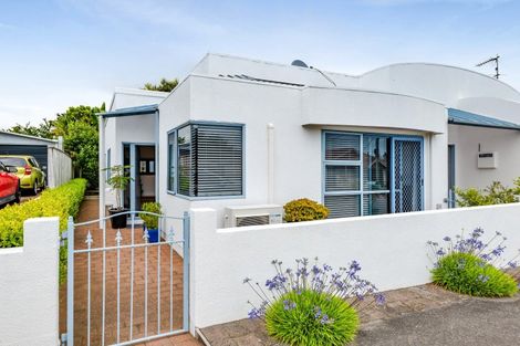 Photo of property in 15a Bulteel Street, New Plymouth, 4310