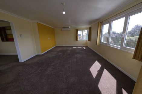 Photo of property in 5 Simcox Street, Otaki Beach, Otaki, 5512