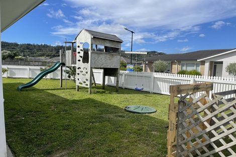 Photo of property in 18 Larmer Drive, Kumeu, 0810