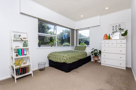 Photo of property in 18 Deuxberry Avenue, Northcote, Auckland, 0627