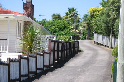 Photo of property in 7 Dundale Avenue, Blockhouse Bay, Auckland, 0600