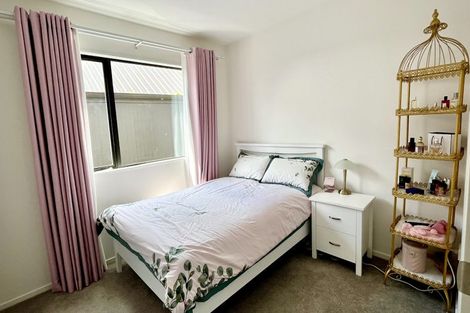Photo of property in 12e Kelwyn Road, Kelston, Auckland, 0602