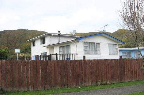 Photo of property in 7 Dewsbury Grove, Wainuiomata, Lower Hutt, 5014