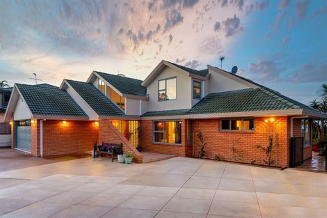 Photo of property in 17 Elsfield Place, Torbay, Auckland, 0630