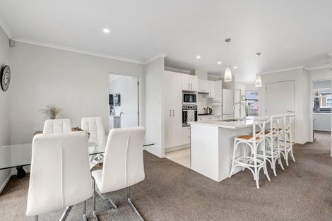 Photo of property in 8 Waitaha Close, Orewa, 0931