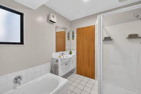 Photo of property in 79 Holly Road, St Albans, Christchurch, 8014