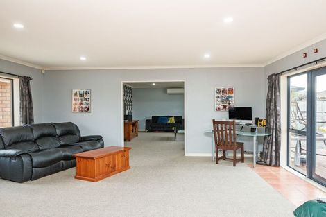 Photo of property in 155 Schnell Drive, Kelvin Grove, Palmerston North, 4414