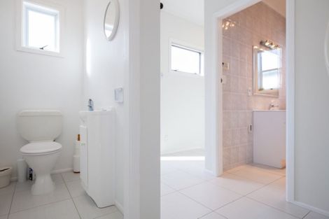 Photo of property in 1 Baring Terrace, Strandon, New Plymouth, 4312