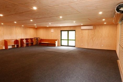 Photo of property in 100 Cole Street, Dannevirke, 4930