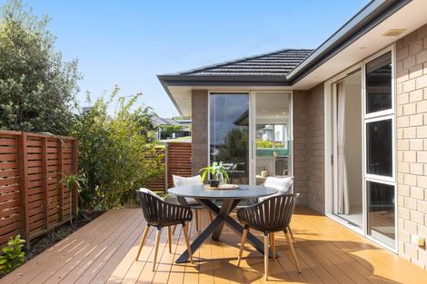 Photo of property in 11 Ian Gordon Lane, Orewa, 0931