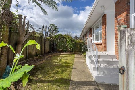 Photo of property in 1/18 Evelyn Place, Hillcrest, Auckland, 0627