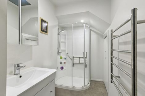 Photo of property in 186 Oriental Parade, Oriental Bay, Wellington, 6011