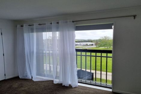 Photo of property in 4/3 Walsh Road, Wainui, 0932