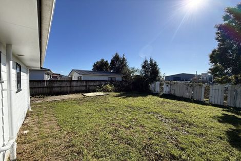 Photo of property in 21 Silverstone Place, Henderson, Auckland, 0612